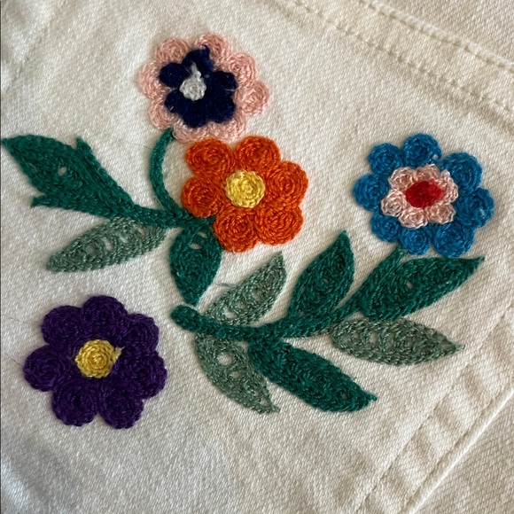 🩷 Alice + Olivia White Embroidered Jean Shorts - Picture 9 of 11